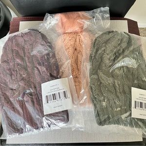 ACESORI NWOT UNISEX PREMIUM KNIT THREE DIFFERENT COLOR BEANIES